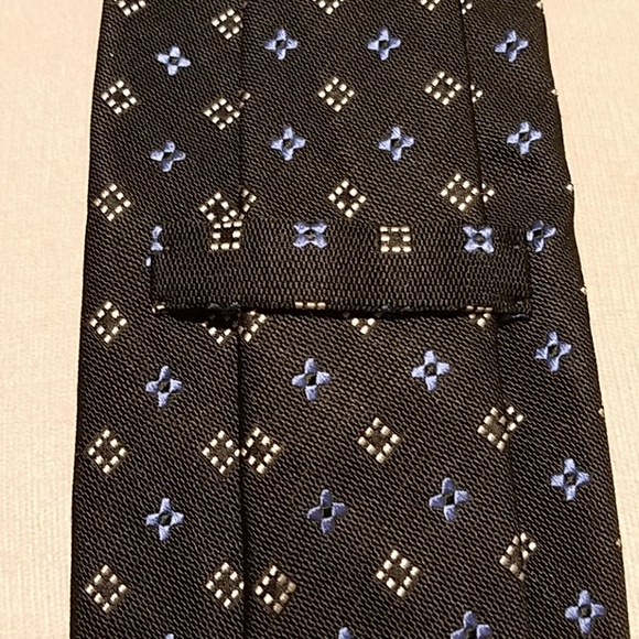 Hart Schaeffer Marx tie - Picture 3 of 3